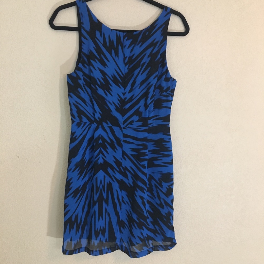 B.B Dakota blue and black print shift dress size 4